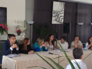 Confronto pubblico con gli altri candidati 